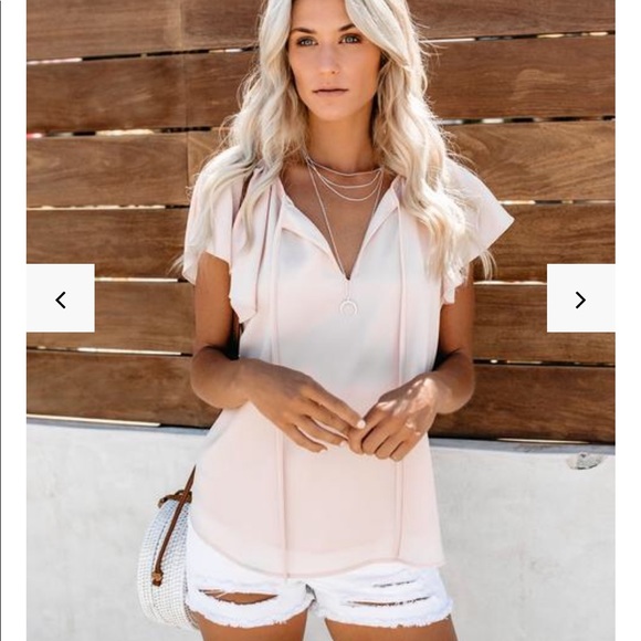 Vici Tops - ⭐️ NWOT! Vici All a Flutter Tie Top in Champagne